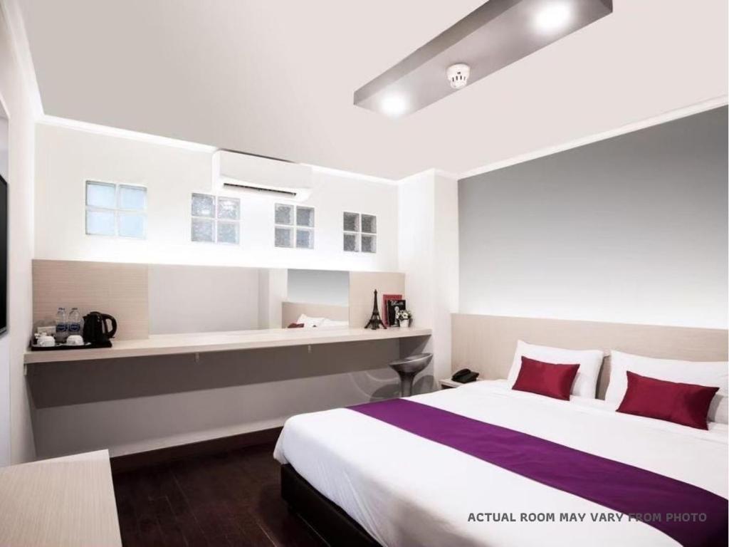 The Step Sathon - Superior King Room