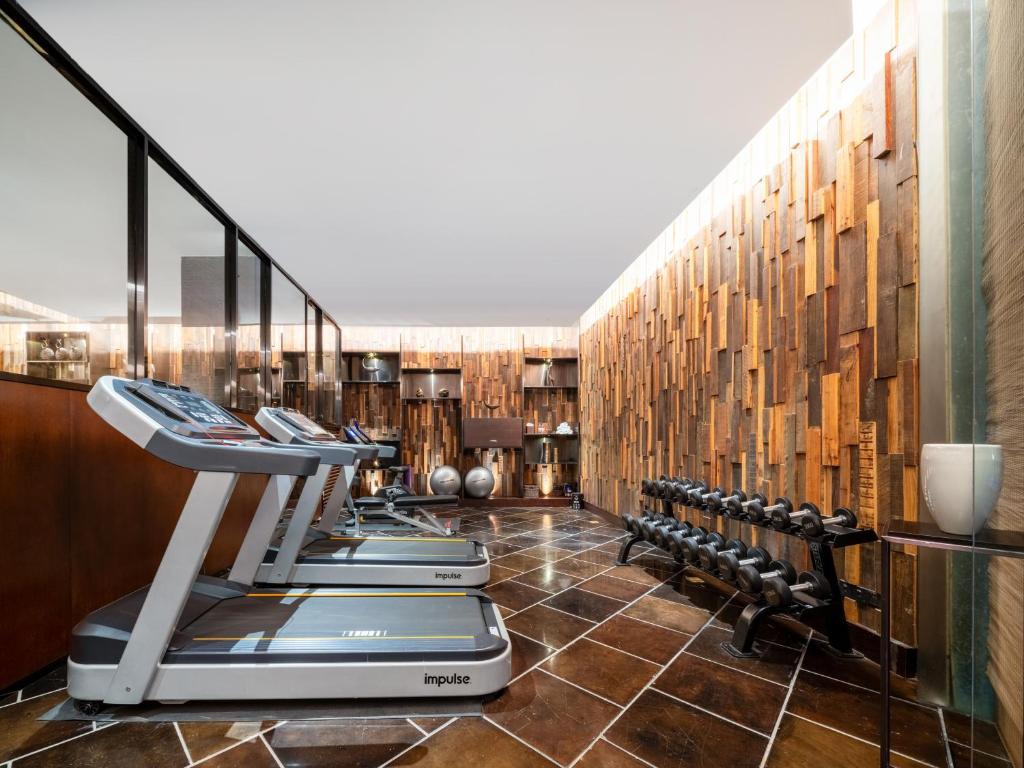 Fitness centrum a/nebo fitness zařízení v ubytování The Mulian Hotel Guangzhou Zhujiang New Town-Canton Fair Free Shuttle Bus