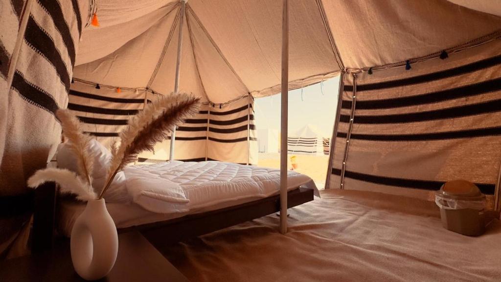 Postel nebo postele na pokoji v ubytování Sands Horizon camp