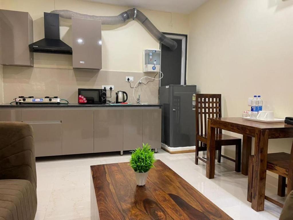 MY STAY Service Appartment的厨房或小厨房