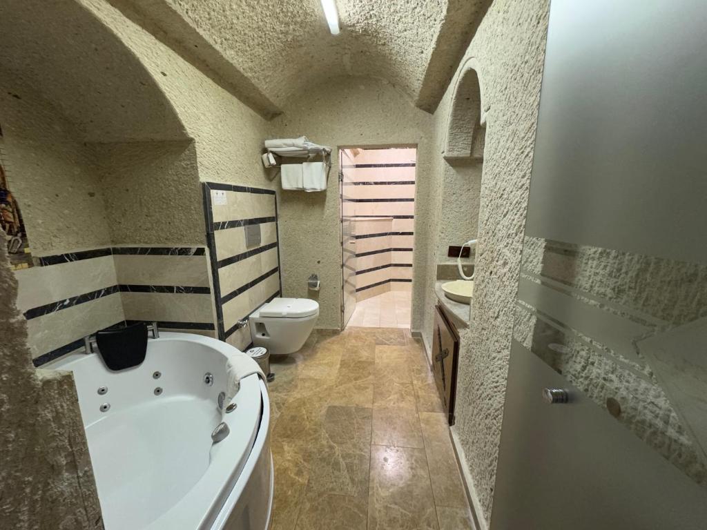 A bathroom at Cappadocia Inn Cave Hotel
