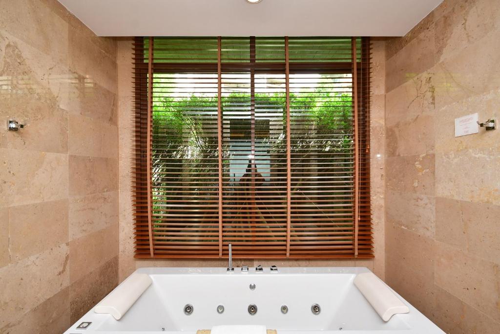 ShaSa Resort - Luxury Beachfront Suites - 8