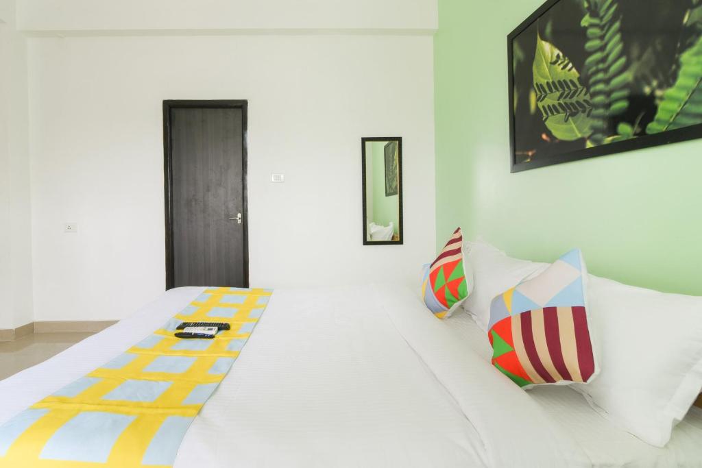 Postel nebo postele na pokoji v ubytování Sai Residency