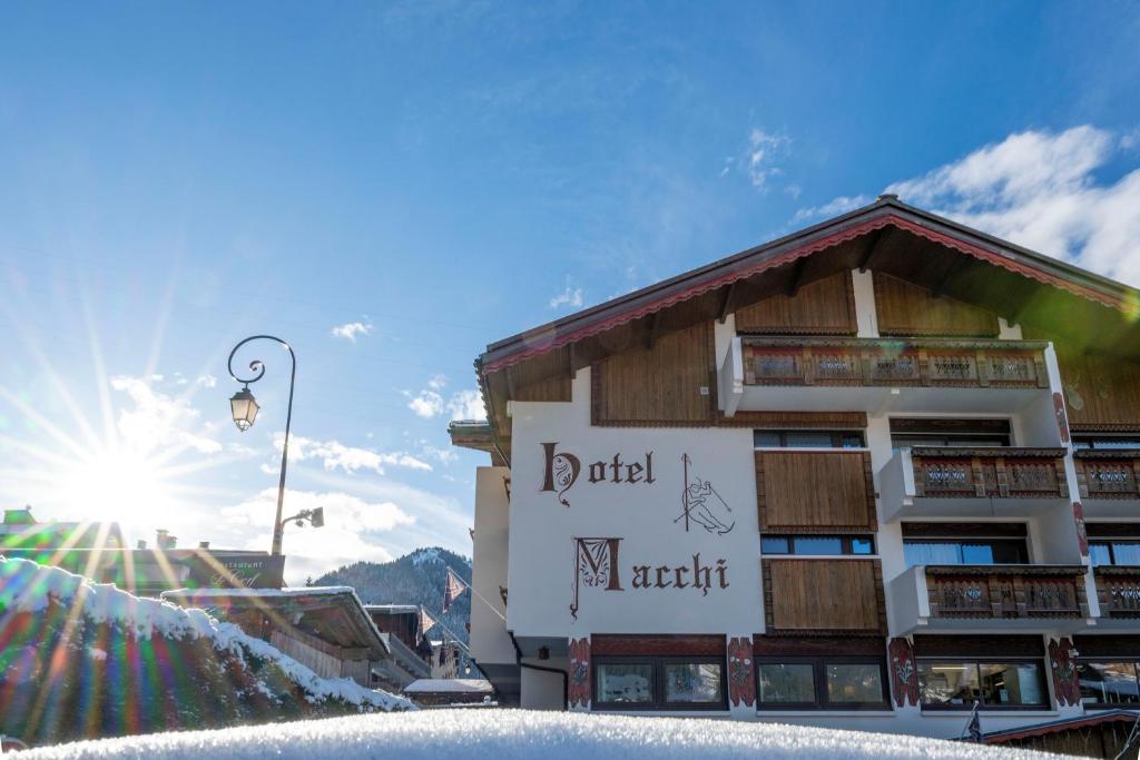 Nespecifikovaný výhled na hory nebo výhled na hory při pohledu z hotelu