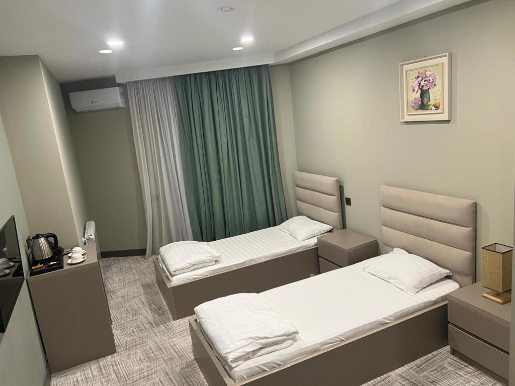 Postel nebo postele na pokoji v ubytování Caspian VF Hotel