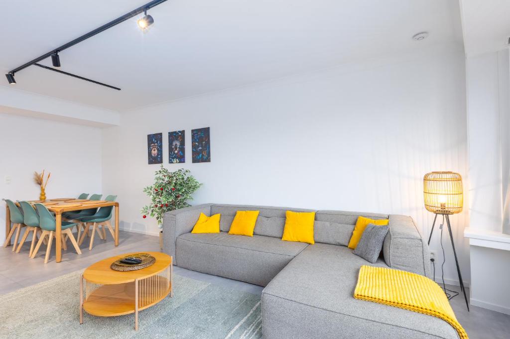 Ostend Center Luxury Top Floor Apartment with Free Parkingにあるシーティングエリア