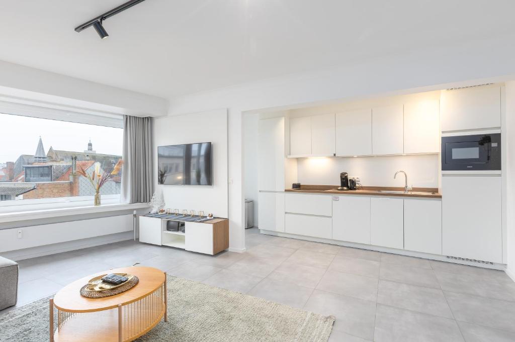 Ostend Center Luxury Top Floor Apartment with Free Parkingにあるキッチンまたは簡易キッチン