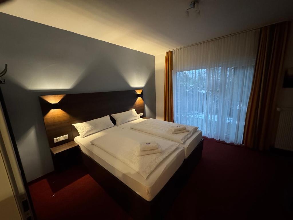 Postel nebo postele na pokoji v ubytování Altes Doktorhaus - Hotel Garni