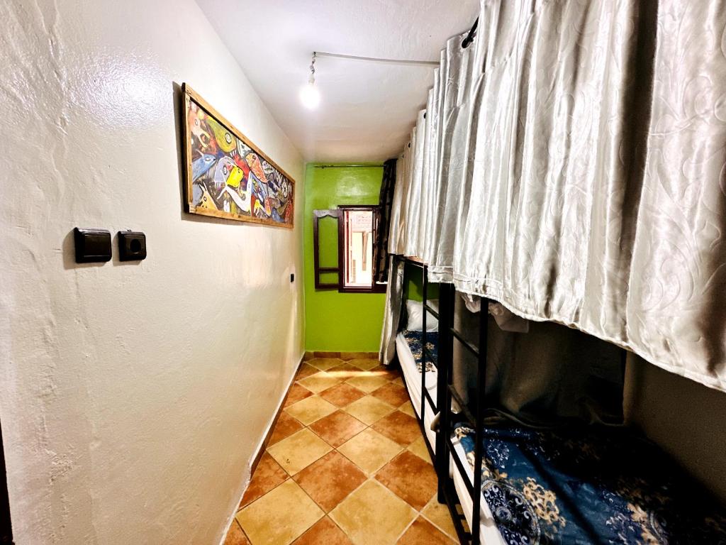 Postel nebo postele na pokoji v ubytování Atlas Hostel Taghazout