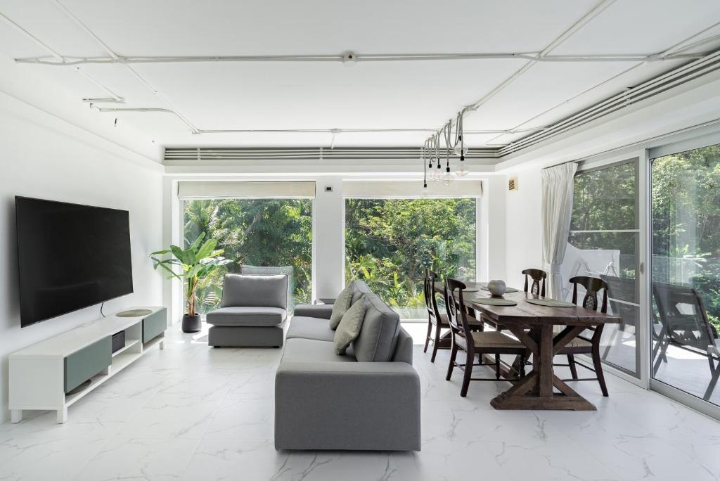 TV/trung tâm giải trí tại Kata Ocean View Condominium