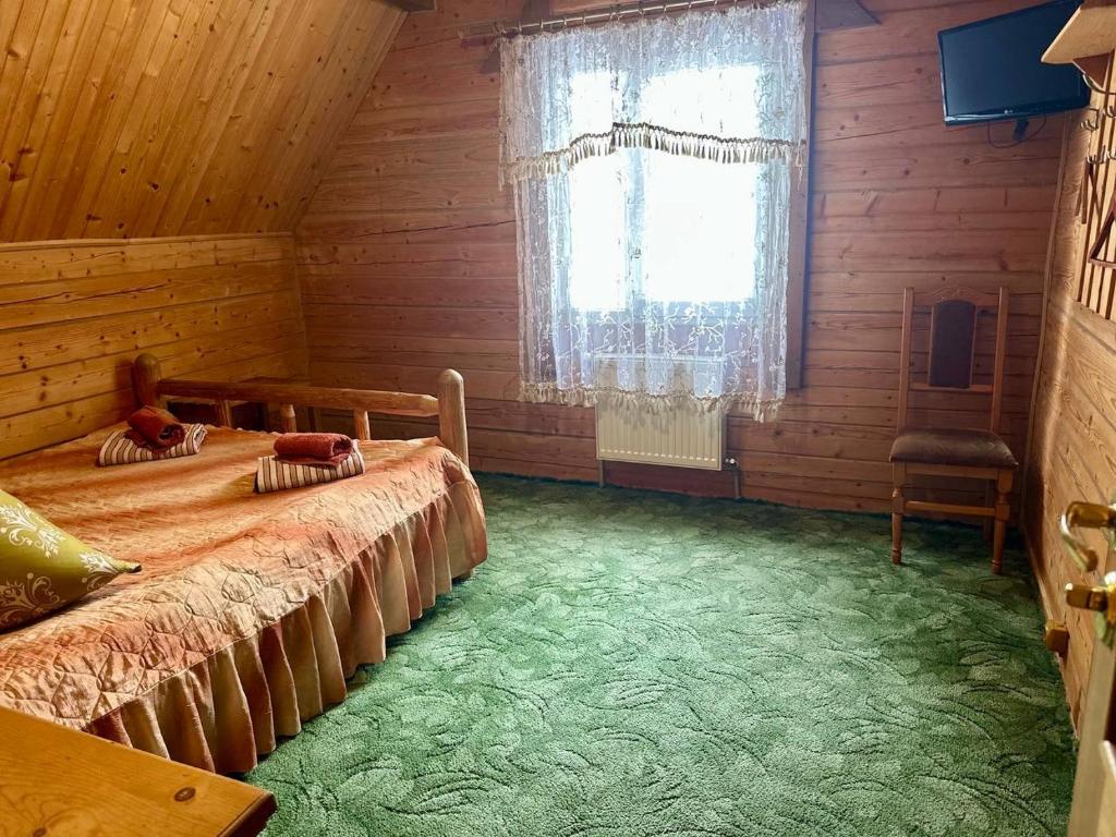 Postel nebo postele na pokoji v ubytování Хата Магната та Смерекова Хата