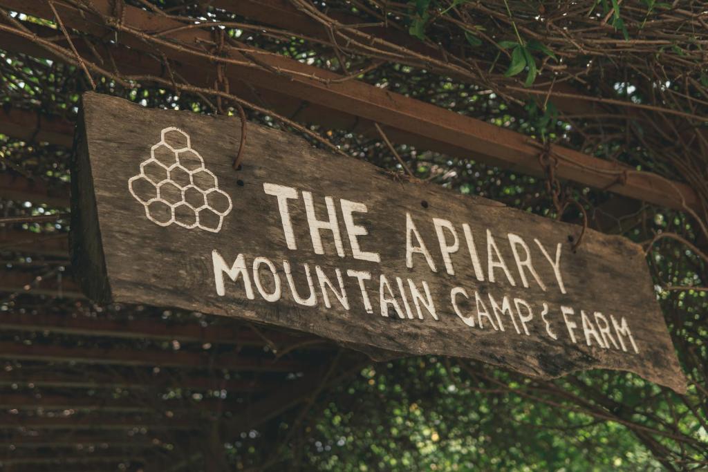 Certifikát, hodnocení, plakát nebo jiný dokument vystavený v ubytování The Apiary Mountain Camp and Farm