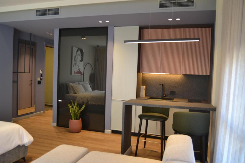 Postel nebo postele na pokoji v ubytování Si Hotel Tirana