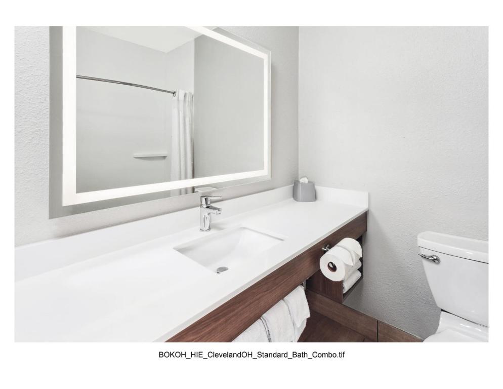Holiday Inn Express Cleveland Airport - Brook Park by IHG - Habitación Estándar Con Dos Camas Queen