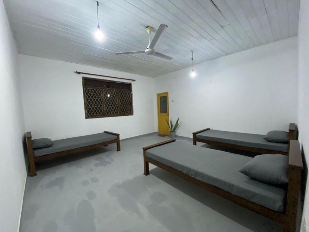 Postel nebo postele na pokoji v ubytování Chill Hostel Madiha