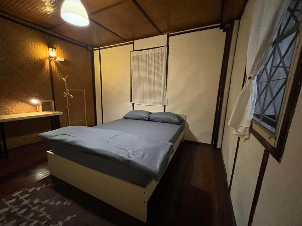 Once in Lampang Guesthouse - Habitación Doble Estándar Con Ventilador