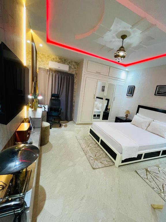 a bedroom with a large bed and a red light at Entire Villa Garden Wi-Fi Near Beach in Agadir
