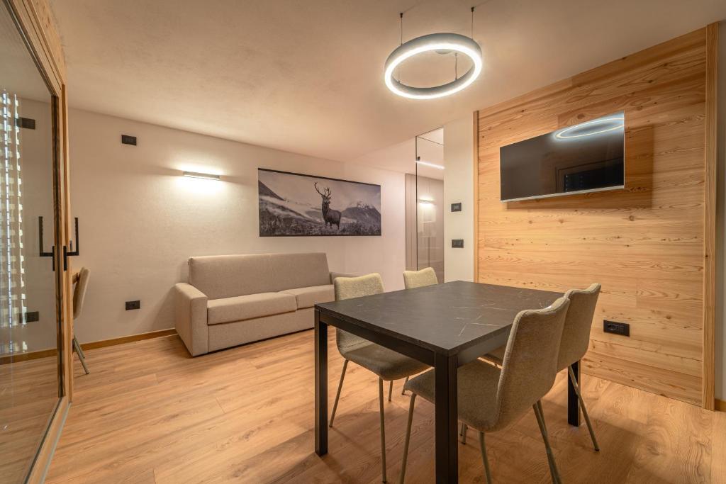 TV a/nebo společenská místnost v ubytování Appartamenti Ai Due Campanili