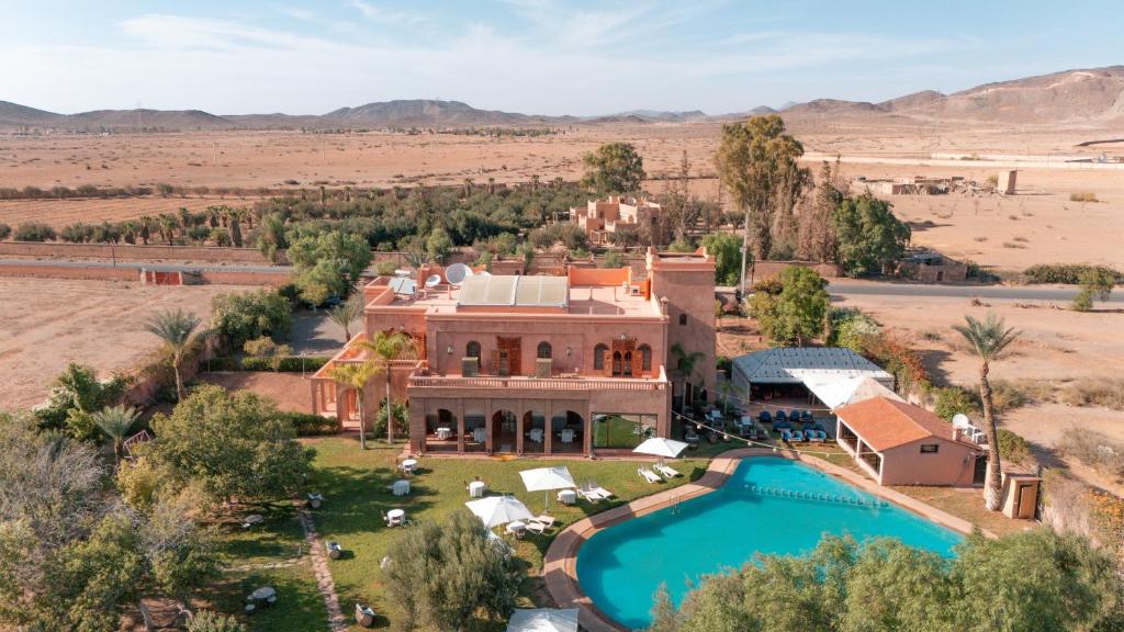 Bazén v ubytování Abraj Bladi Resort nebo v jeho okolí