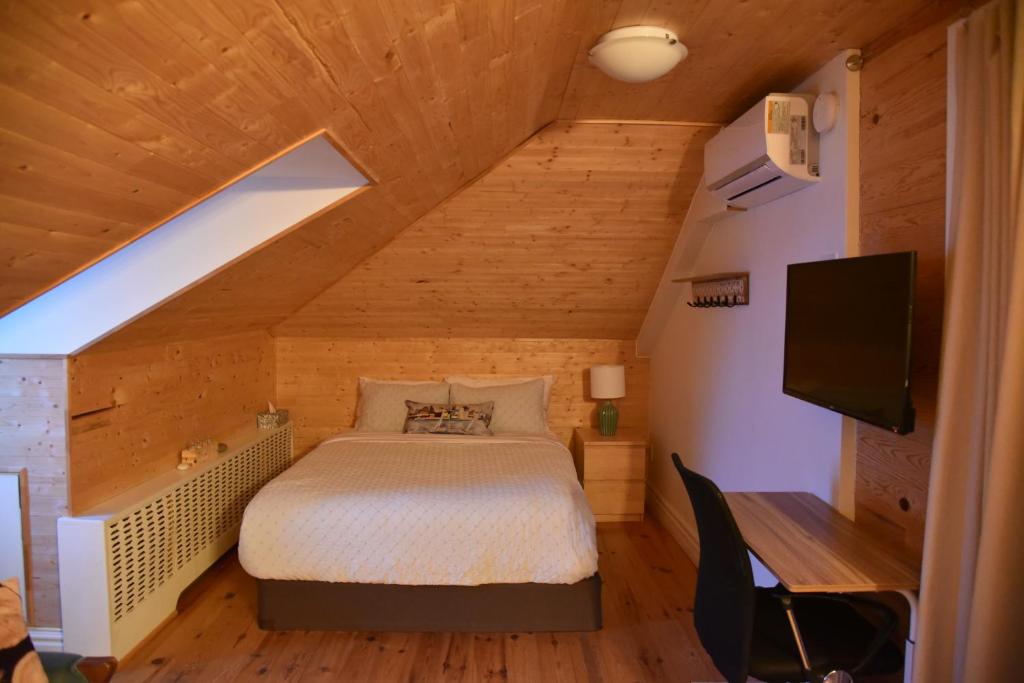 Postel nebo postele na pokoji v ubytování Auberge de la Visitation