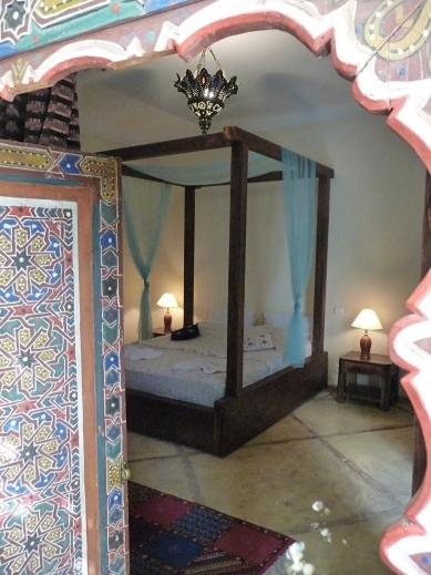 Postel nebo postele na pokoji v ubytování Riad Al Faras