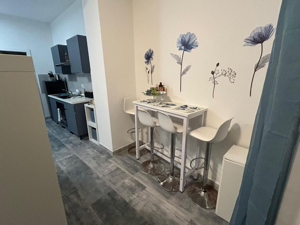 Kuchyň nebo kuchyňský kout v ubytování Seaside two-room apartment