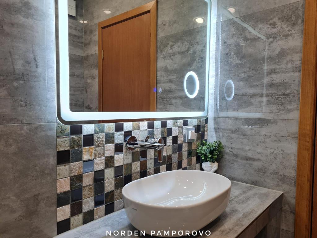 A bathroom at NordenPamporovo