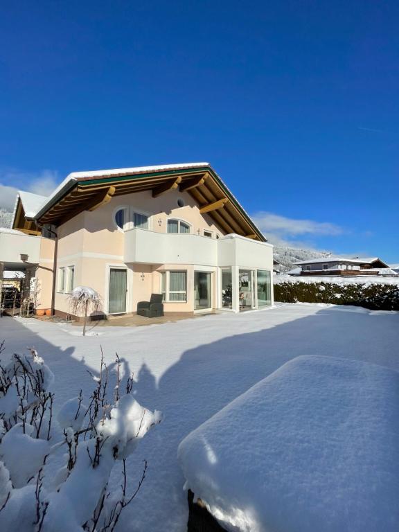 Haus Krismer om vinteren