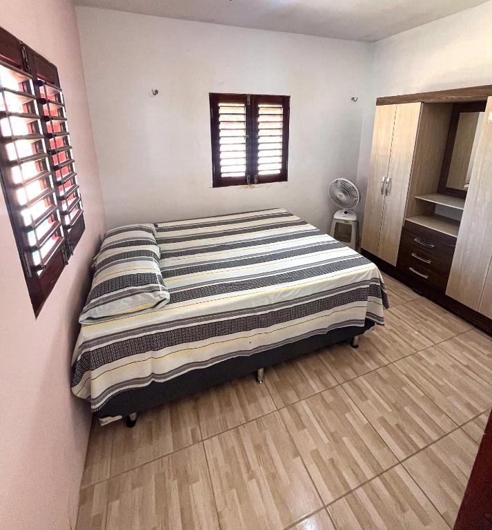 Ένα ή περισσότερα κρεβάτια σε δωμάτιο στο Casa Caminho das Dunas