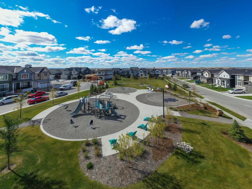 Gallery image of Cozy Two Bedroom Aircon Suite in Airdrie in Airdrie