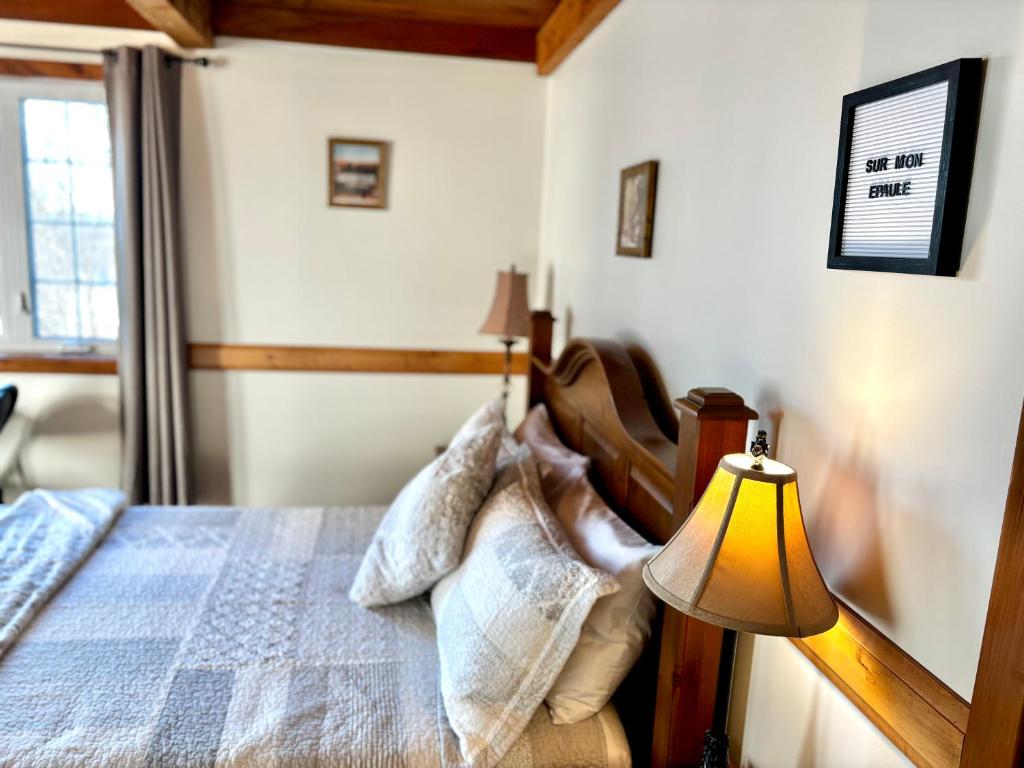 Voodi või voodid majutusasutuse Auberge musicale Pour un Instant toas