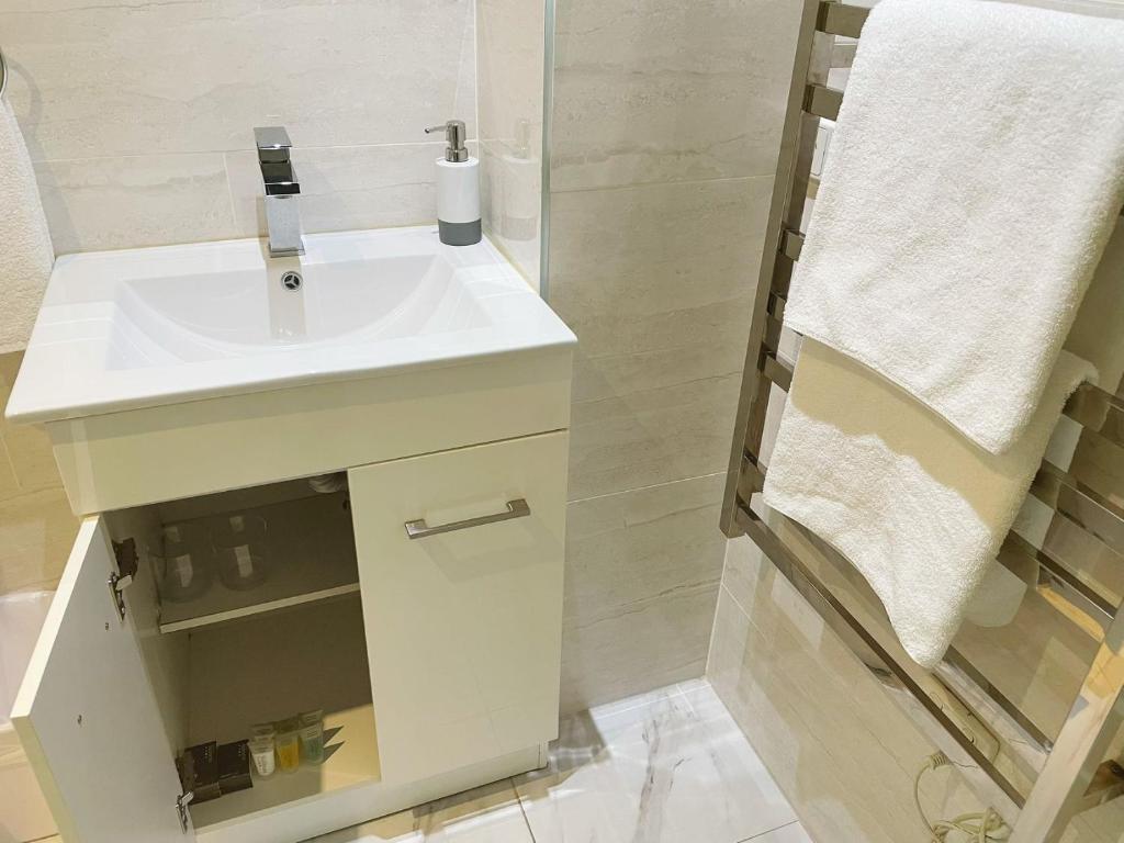 Grand Central Serviced Apartments photo