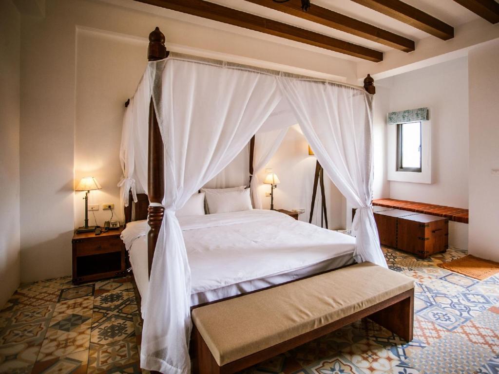 Postel nebo postele na pokoji v ubytování Oasis Hotel