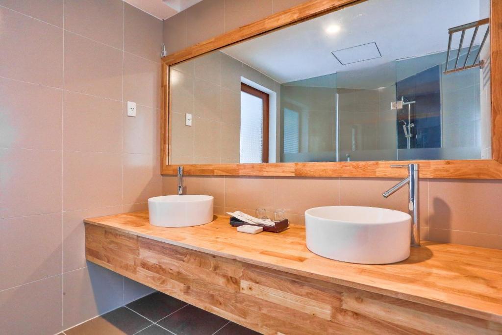 Executive Twin Room with Balcony Ocean View