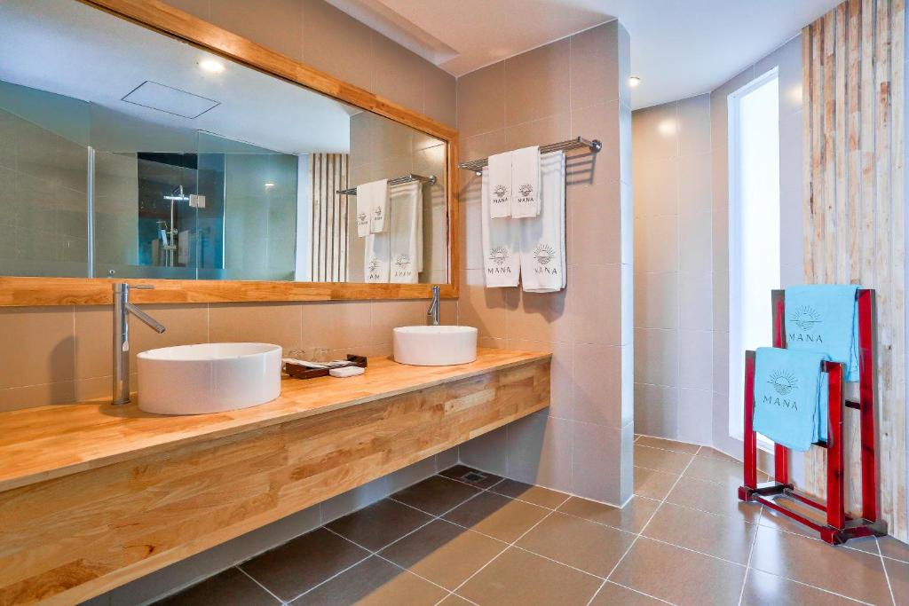 Executive Twin Room with Balcony Ocean View