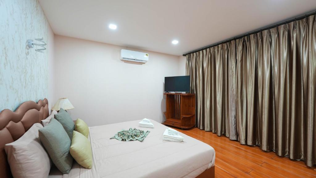 TV a/nebo společenská místnost v ubytování So View Phuket Resort