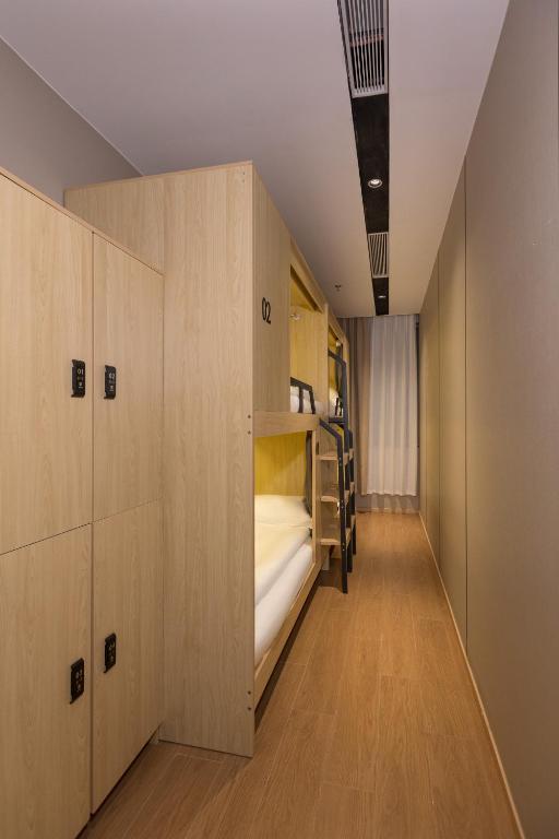 Postel nebo postele na pokoji v ubytování Denpa Inn - Disney Kangqiao Branch