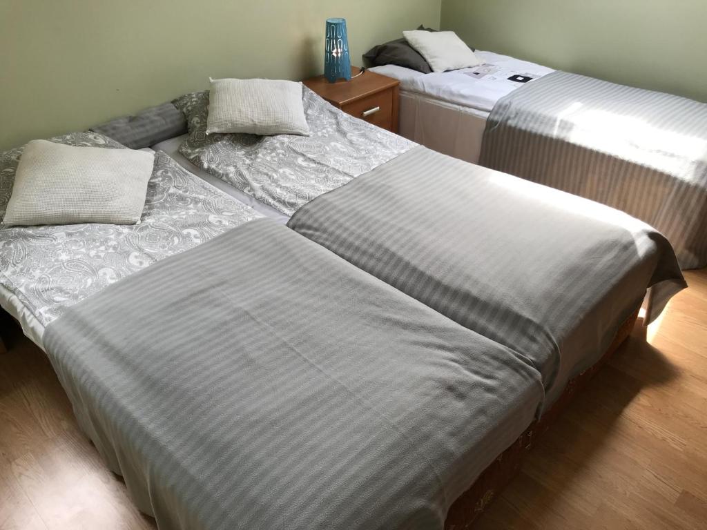 Posteľ alebo postele v izbe v ubytovaní APARTAMENTY-STUDIO noclegi wczasy wakacje ferie - pobyty rodzinne