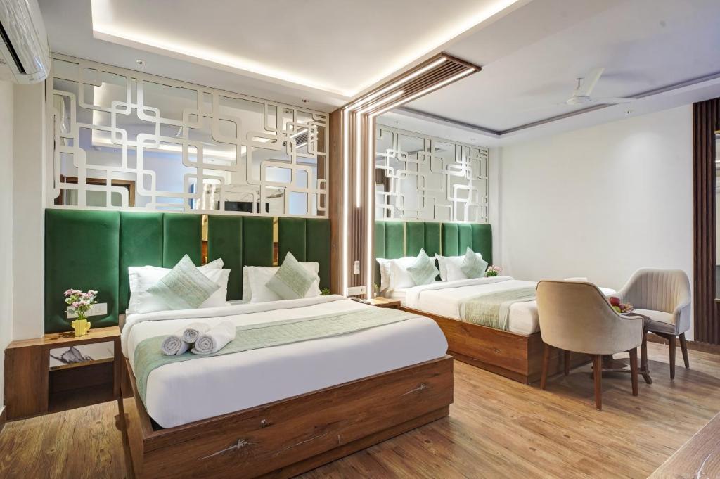 Postel nebo postele na pokoji v ubytování Hotel Saina International New Delhi