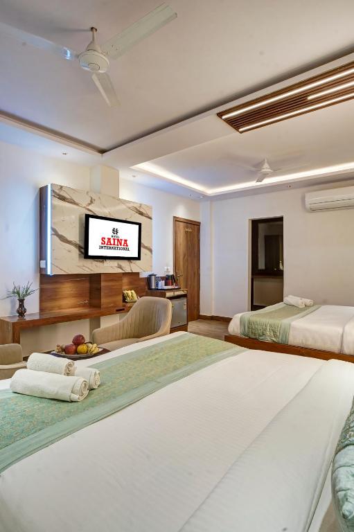 Postel nebo postele na pokoji v ubytování Hotel Saina International New Delhi