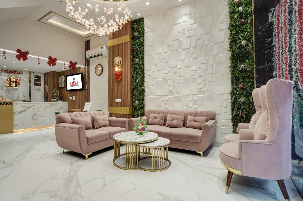 Posezení v ubytování Hotel Saina International New Delhi