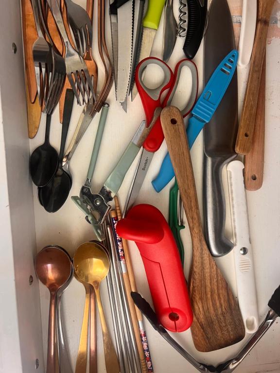 Lower level unit in the backyard, past the gate on the right of house - Resim 18