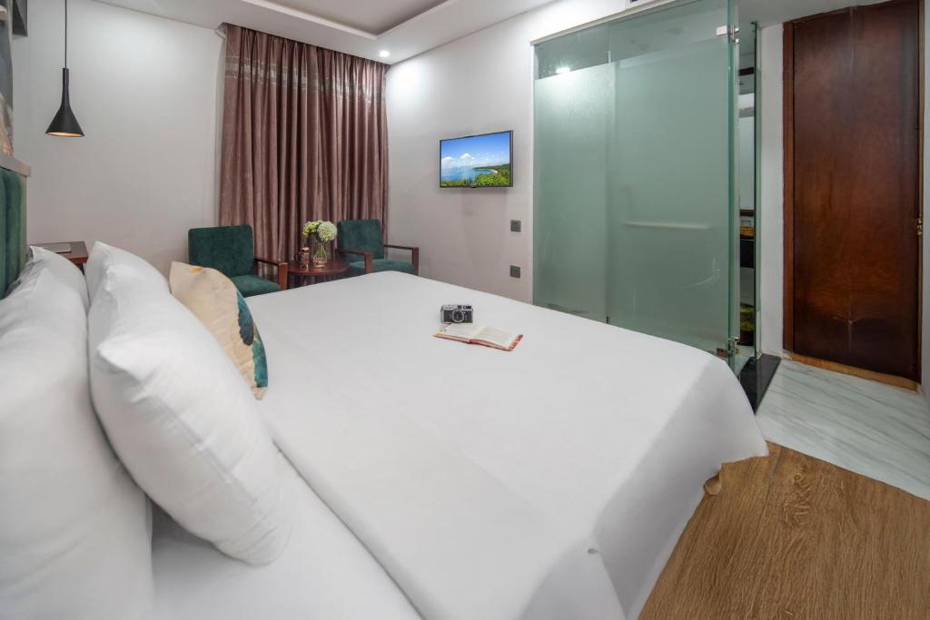 TV a/nebo společenská místnost v ubytování Crystal hotel by Ha My