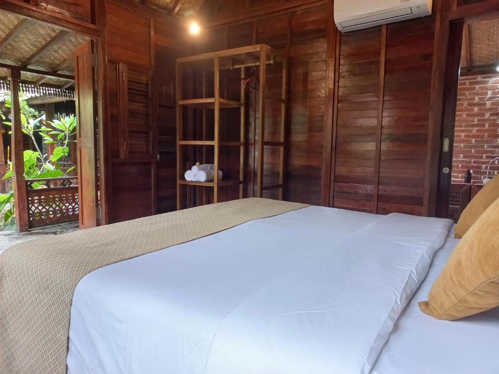 Postel nebo postele na pokoji v ubytování Mahayana Guest House