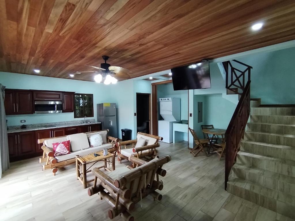 Kuchyň nebo kuchyňský kout v ubytování Bungalows Beachfront Hotel