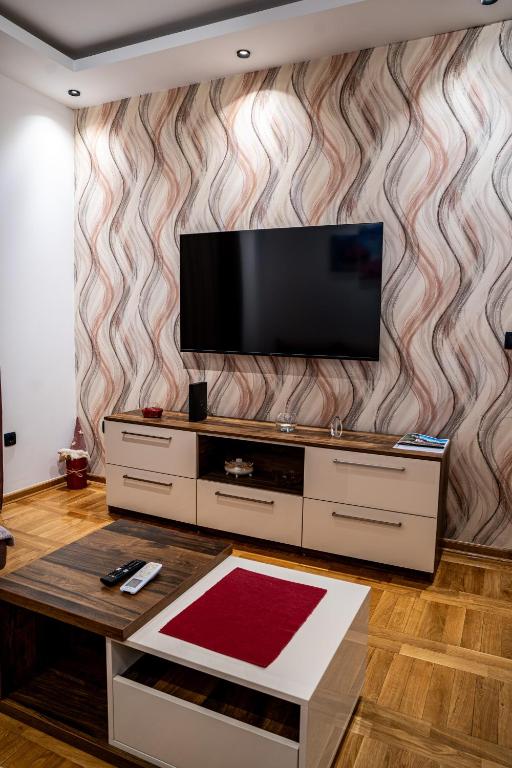 TV a/nebo společenská místnost v ubytování Brilijant Apartman