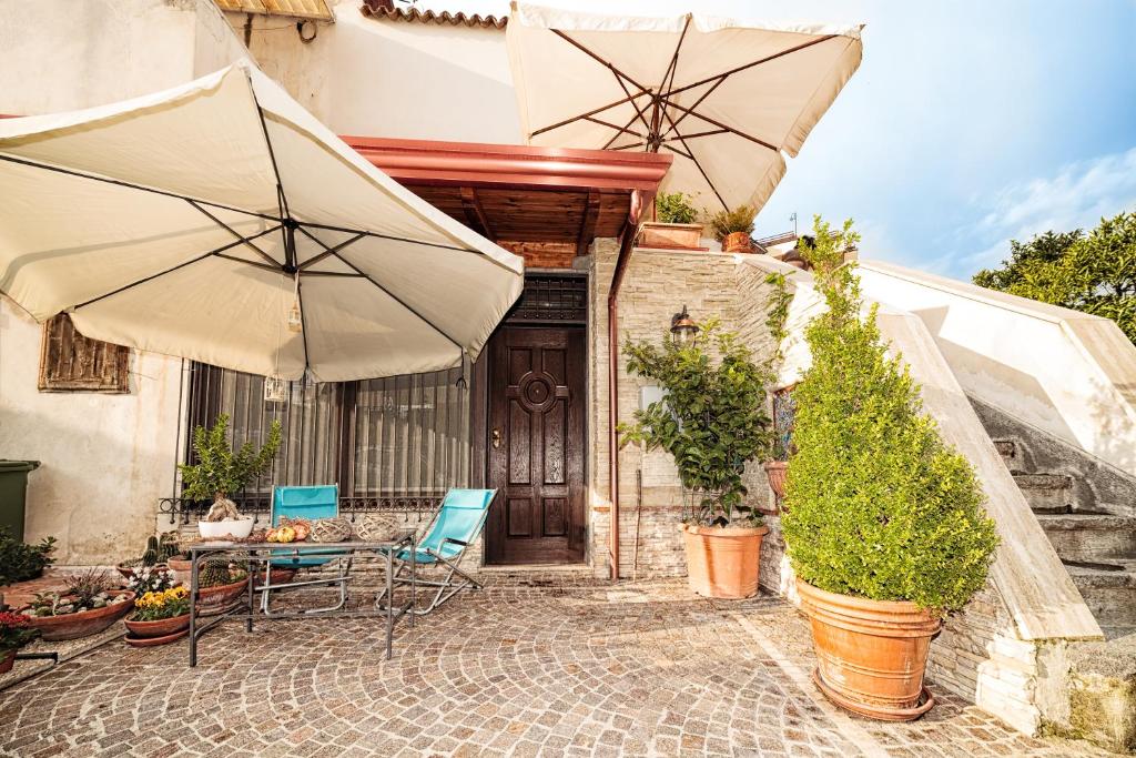 Patio lub wspólna przestrzeń na świeżym powietrzu w obiekcie B&B La Casa Di Plinio