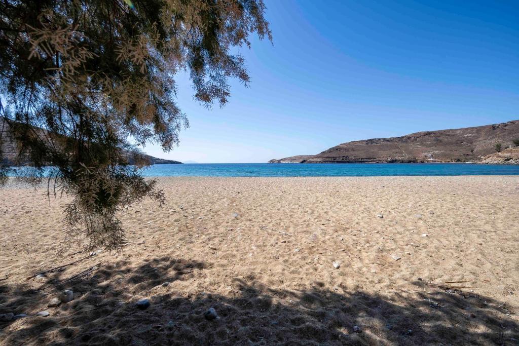 Φωτογραφία από το άλμπουμ του Sandy Beachfront House Ganema Serifos στο Γάνεμα