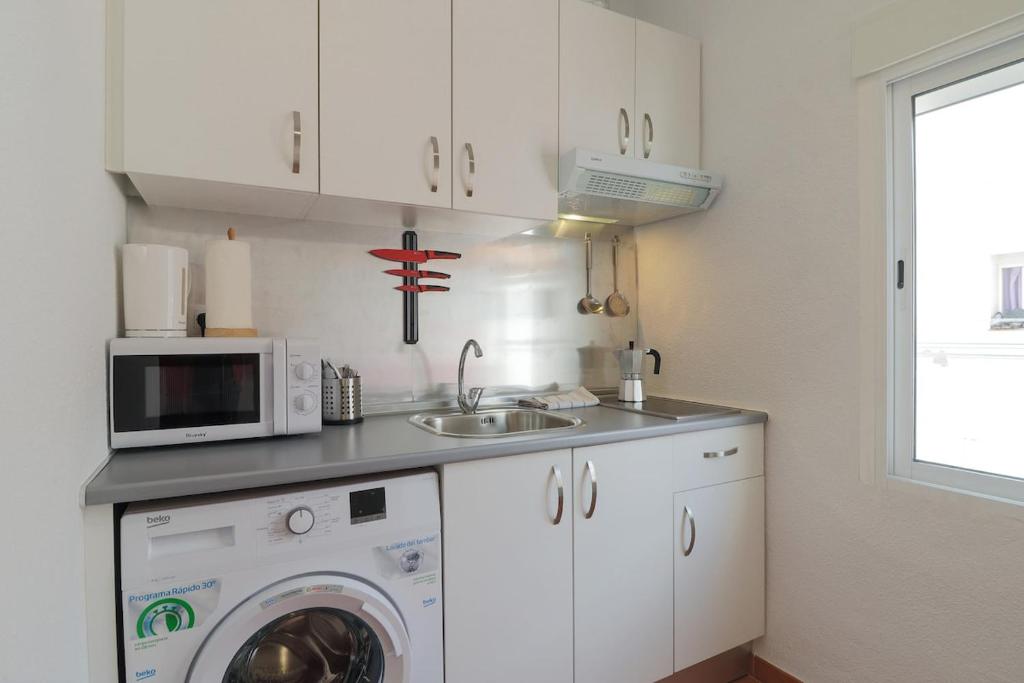 Kuchyňa alebo kuchynka v ubytovaní C75 - Comfy 3 Bedroom Near City Center
