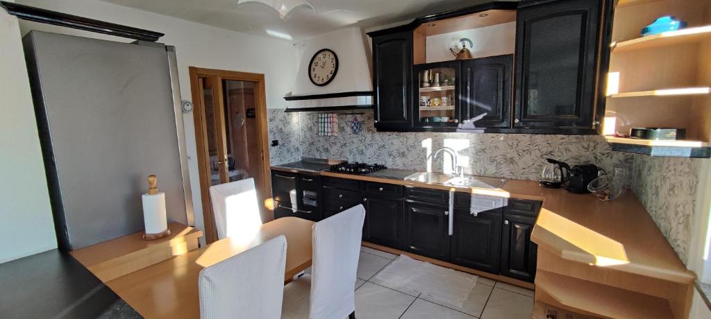 Kuchyň nebo kuchyňský kout v ubytování Apartments Giovannini
